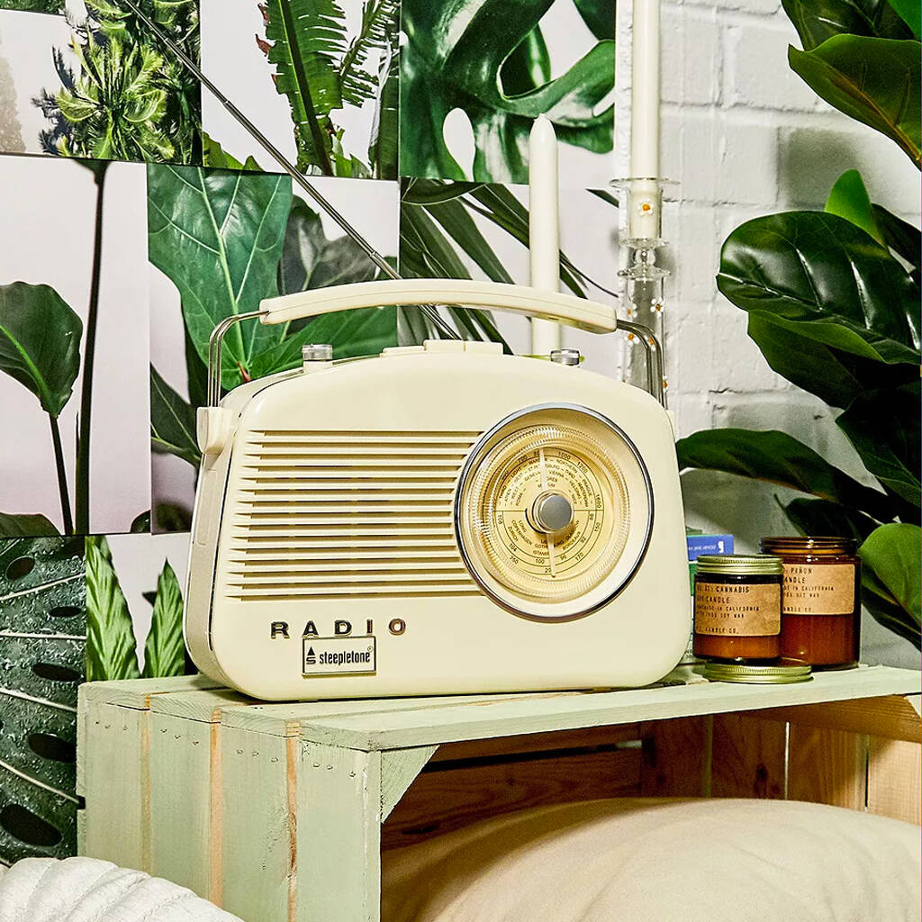 An image of an old fashion looking radio
